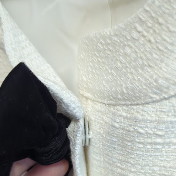 Chic White Jacket with Black Bow Accents - Picture 4 of 11